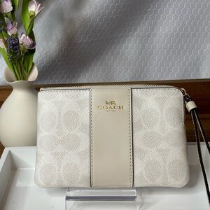 Coach Cream Corner Zip Wristlet NWT